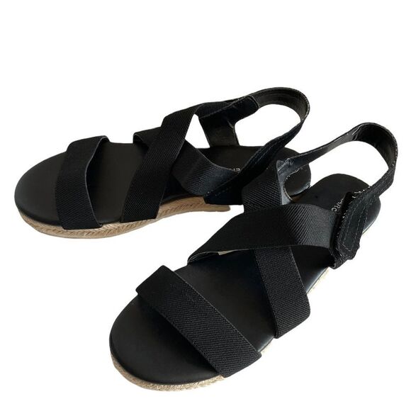 Black Sandals by Marc Fisher, Size 10 - Picture 2 of 8